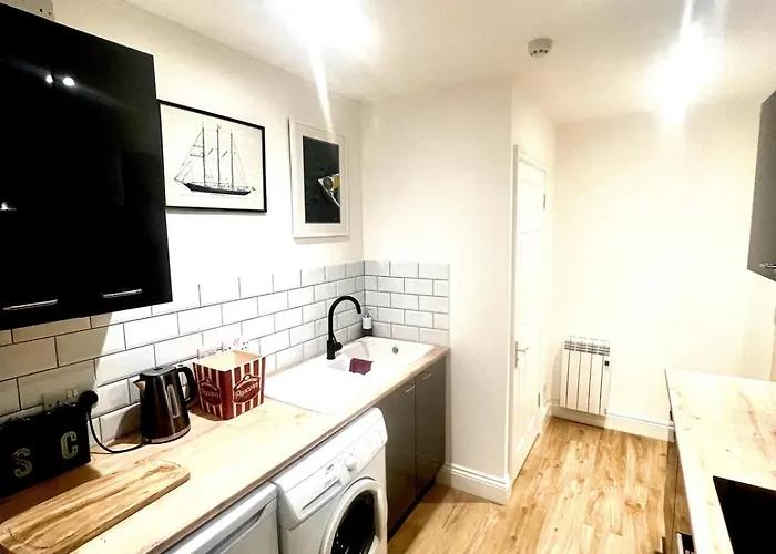 Large One Bedroom * Spring Grove