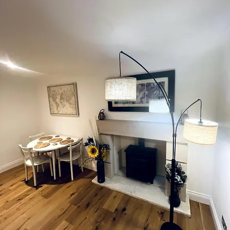 Large One Bedroom Spring Grove