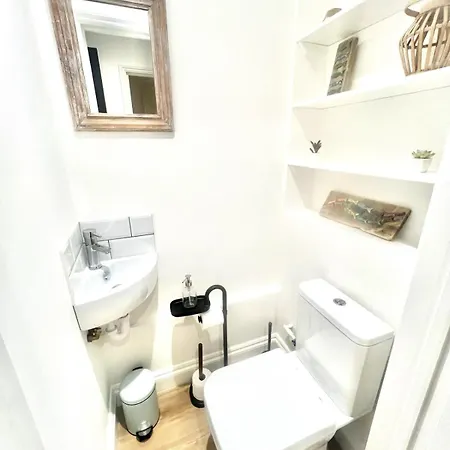 Large One Bedroom Apartament