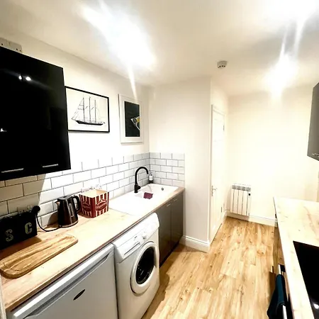 Large One Bedroom * Spring Grove